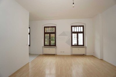 2-Raum-Wohnung mit Balkon, Einbauküche und PKW-Stellplatz