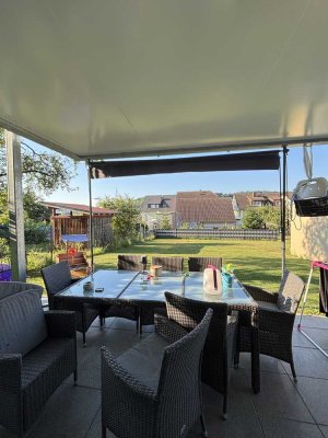 Klimatisierte 3,5 Zimmer Gartenwohnung mit großer Terrasse und 220 m² Rasenfläche zur alleinigen Nut