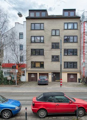 2 ZKB Balkon citynah, helle Dachgeschosswohnung
