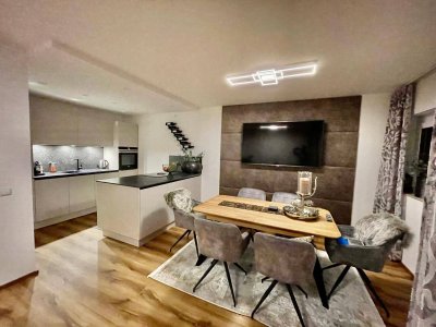 Kernsanierte 3-Schlafzimmer-Eigentumswohnung mit Süd-West-Terrasse und Tiefgaragenplatz - nur 5 Minuten zur Skipiste!