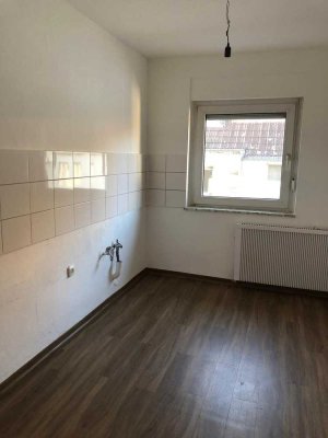 Wir sanieren hier für, schöne 3-Zimmer-Wohnung nahe Stadtmitte und Rhein!