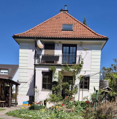 Wohnen mit Charakter: Großzügiges Haus in Berg am Laim