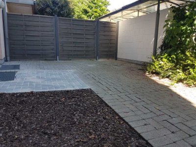 Schöne, helle,  geräumige 3 Zimmer Wohnung mit Garten und  eigenem  Eingang