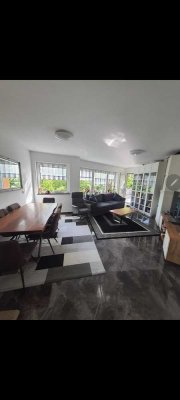 Kernsanierte 3 Zimmer Wohnung mit Balkon und Aufzug