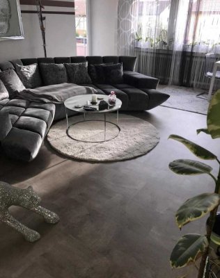 Günstige, vollständig renovierte 2,5-Zimmer-Wohnung mit Balkon und Einbauküche in Sachsenheim
