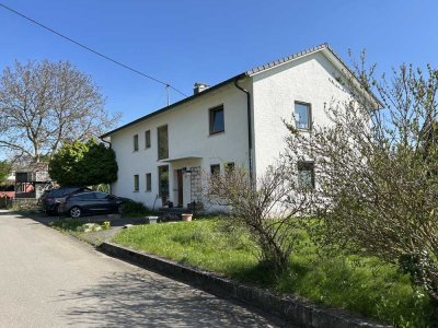 Freistehendes 1 Fam.-Haus mit Doppelgarage u. großem Grundstück in Königseggwald