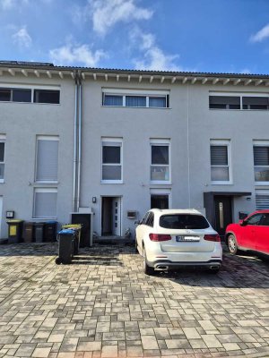 Moderne Reihenmittelhaus mit Dachterrasse & Garten in ruhiger Lage von Mannheim-Sandhofen