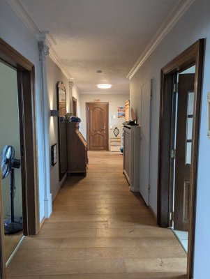 Schöne helle Dachgeschoßwohnung mit Balkon