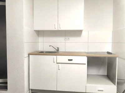 * MODERNE Infrarotheizung * EBK Abstand 600 EUR mit Waschmaschine * Balkon * einfaches Wohnviertel *