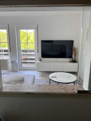 Hübsche Wohnung mit zwei Zimmern sowie Balkon und EBK in Dormagen