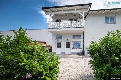 NEUWERTIGE IMMOBILIE IN BESTLAGE – SOFORT-RENDITE UND GROßES BAUGRUNDSTÜCK