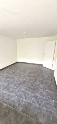 EDENKOBEN! Kernsanierte 1-Zimmer-Wohnung mit Küche