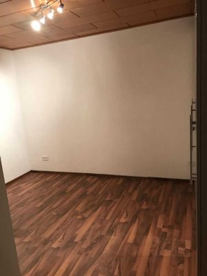 Charmante 3-Zimmer / Küche / Bad Dachgeschosswohnung in Herrnsheim
