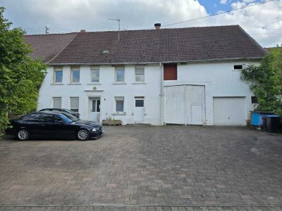 Für Handwerker! Ehem. Bauernhaus mit angrenzender Scheune in St. Julian/Gumbsweiler