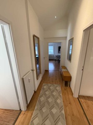 Schöne möblierte Wohnung mit Balkon