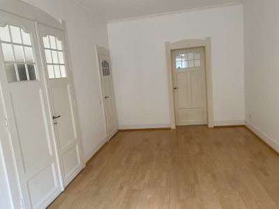 Schöne 3-Zimmer Altbauwohnung mit 2 Balkonen in Top Lage in Bornheim