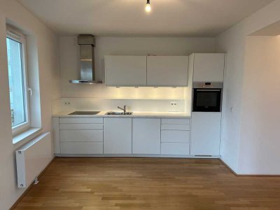 **Moderne 2-Zimmer-Wohnung - Top Wasserlage und citynah**