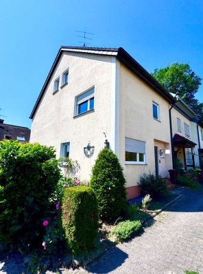Familie herzlich willkommen! Schönes Reiheneckhaus mit Garten in ruhiger Lage zur Miete.