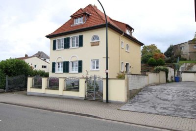 Gepflegte Stadtvilla in bevorzugter Lage von Bad Dürkheim * Grundstück mit Erweiterungsmöglichkeit