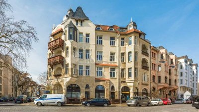 Historisches Erbe, moderner Komfort: Geräumige 3,5-Zimmer-Wohnung mit Aufzug & Loggia im Zentrum-Ost