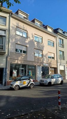 Modernisierte 4-Zimmer-Wohnung mit Loggia im 1. OG in Darmstadt-Mitte