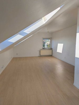 Helle 2-Zimmer Wohnung in Oestrich-Winkel (Dachgeschoss)