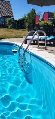 LEBENSQUALITÄT  Doppelhaushälfte mit Pool, Sauna und Wintergarten