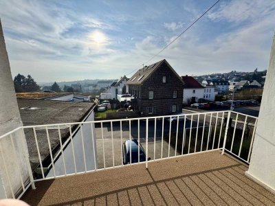 Schöne 4-ZKB Altbauwohnung mit Balkon in zentraler Lage von Niedermendig