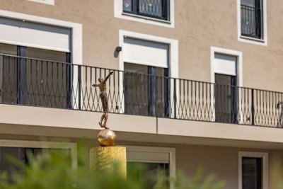 Wunderbar kompakt:  Stilvolle 2-Zimmer-Wohnung mit Balkon und großem Bad