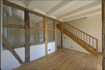 Stilvolle 2-Zimmer-Maisonette-Wohnung mit luxuriöser Innenausstattung und Balkon in Lucklum