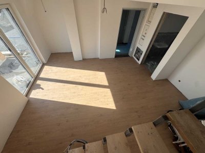 schicke Maisonettewohnung mit sehr großer Terrasse für die anspruchsvolle Einzelperson