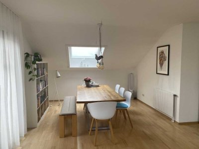 Helle 3-Zimmer Dachgeschosswohnung mit Balkon in RT-Oferdingen