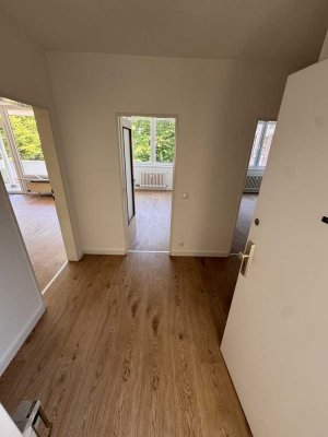 Erstbezug nach Sanierung 2-Zimmer-Wohnung mit Balkon in Bergisch
