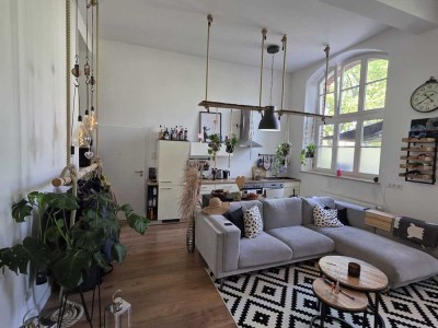 Besonderes Wohnen mit historischem Charme – 2-Zimmer-Wohnung im ehemaligen Schulgebäude