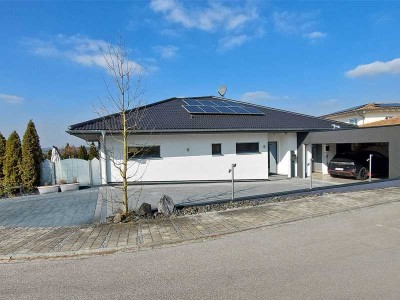 Stilvoller KfW 40-Bungalow mit Einliegerwohnung in Taufkirchen!