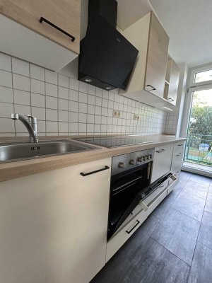 Kleine 3 Raum Wohnung mit Balkon und Einbauküche