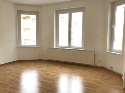 Großzügig & charmant wohnen: Helle 3-Zimmer-Wohnung in der Husarenstraße – sofort verfügbar