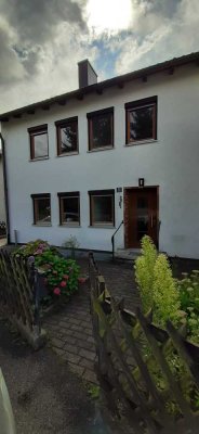 Attraktives und vollständig renoviertes 6-Raum-Einfamilienhaus in Geisenhausen