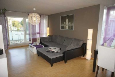 Zentral in Vaihingen mit riesigem Balkon!