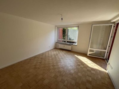 Sanierte 2 Zimmer Wohnung mit großer Terrasse.