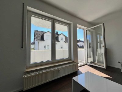 Helle 2-Zimmer-Wohnung mit Balkon, Einbauküche (Tiefgaragenstellplatz inklusive) in FRA-Sossenheim