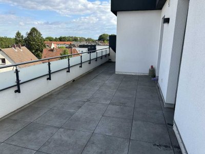 „Frisch gestrichene Penthousewohnung mit großzügiger Dachterrasse“