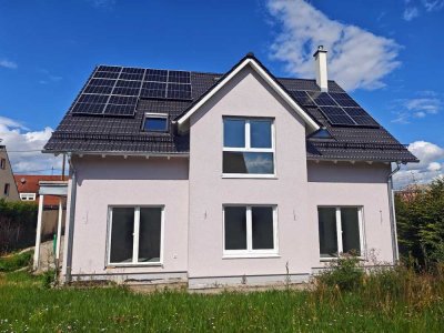 Erstbezug u. provisionsfrei! +Energieeffizientes 8-Zimmer-Einfamilienhaus mit moderner Ausstattung