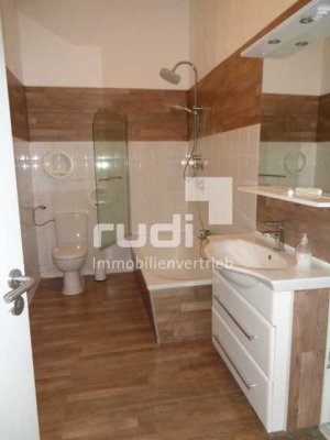 Kapitalanlage o. Wohnen, 3 - Zimmer Wohnung mit Terrasse u. Gartennutzung, Mittendrin in Bremerhaven