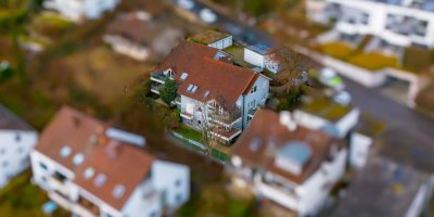 Moderne 2,5-Zimmer-Split-Level-Wohnung mit Terrasse & Garten in ruhiger Aussichtslage von Stuttgart