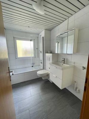 *** 2 - Zimmer - Wohnung mit Balkon im Erdgeschoss ***