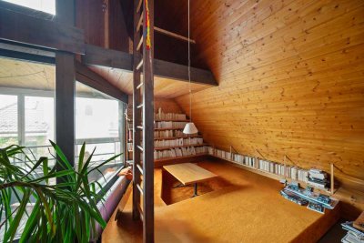 Zimmer im tollen Dachgeschoss // Room in a charming maisonette apartment