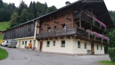 Großes Mehrfamilienhaus - BJ 1999 - 4 Wohnungen - über 1700 m² Grundstück - große Zusatzflächen