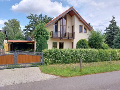 Bestlage Teltow- Freistehendes Einfamilienhaus mit 2 Terrassen, Garten, Carport und Gerätehäuschen