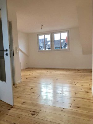 Lichtdurchflutete Zwei-Zimmer-Wohnung in ruhiger Seitenstraße im Bremer Viertel